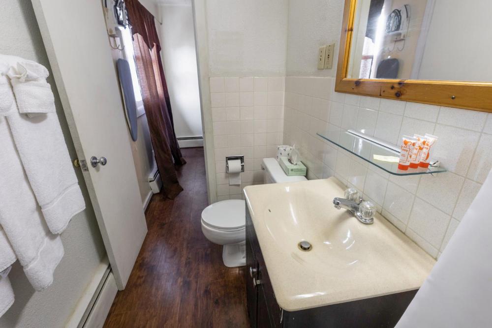 2 Queen beds and 1 single bed interior